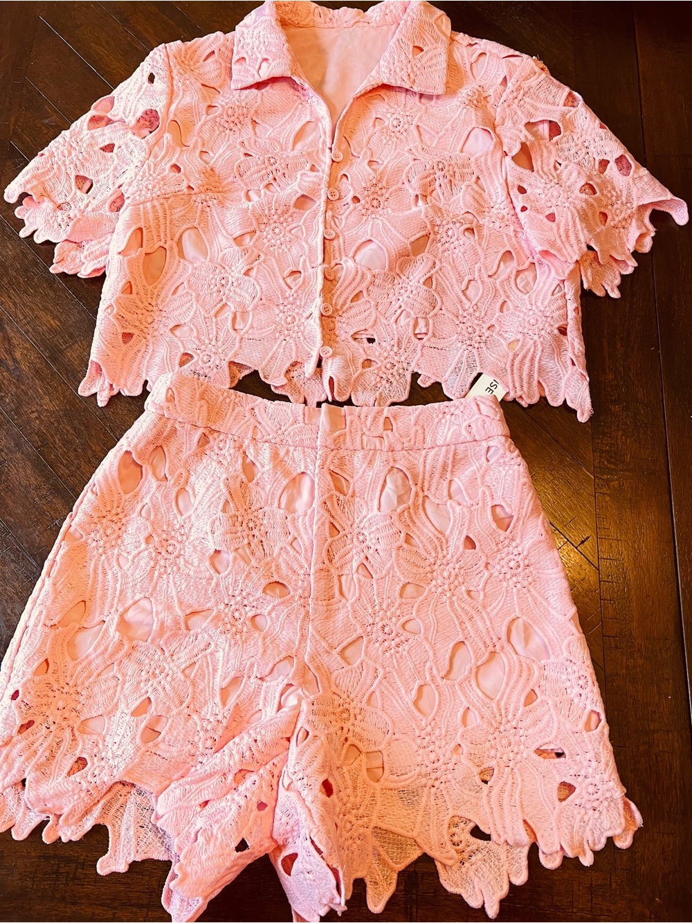 Commense floral lace cropped shirt and shorts set - Picture 2 of 8